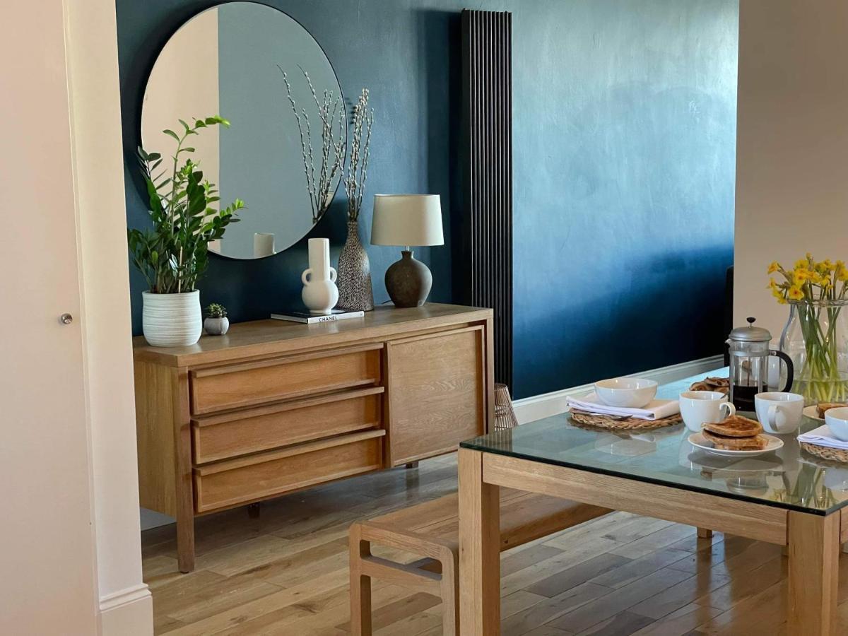 The Clock Tower Apartment - Spacious, Modern, 2 Bed Room Apartment , Southsea With Free Parking - Sleeps 4 Портсмът Екстериор снимка