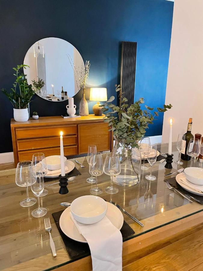 The Clock Tower Apartment - Spacious, Modern, 2 Bed Room Apartment , Southsea With Free Parking - Sleeps 4 Портсмът Екстериор снимка