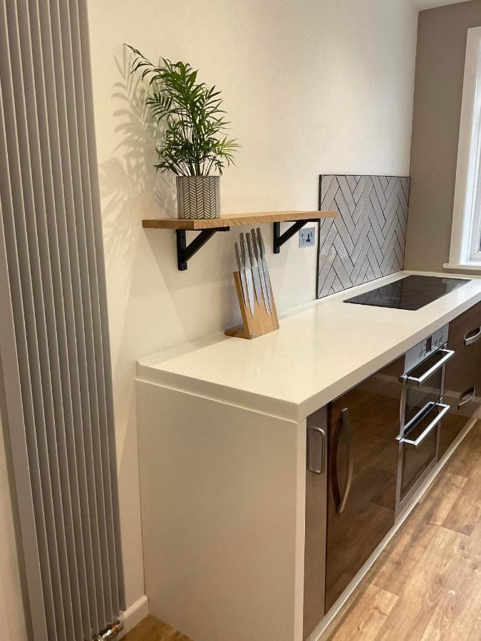 The Clock Tower Apartment - Spacious, Modern, 2 Bed Room Apartment , Southsea With Free Parking - Sleeps 4 Портсмът Екстериор снимка