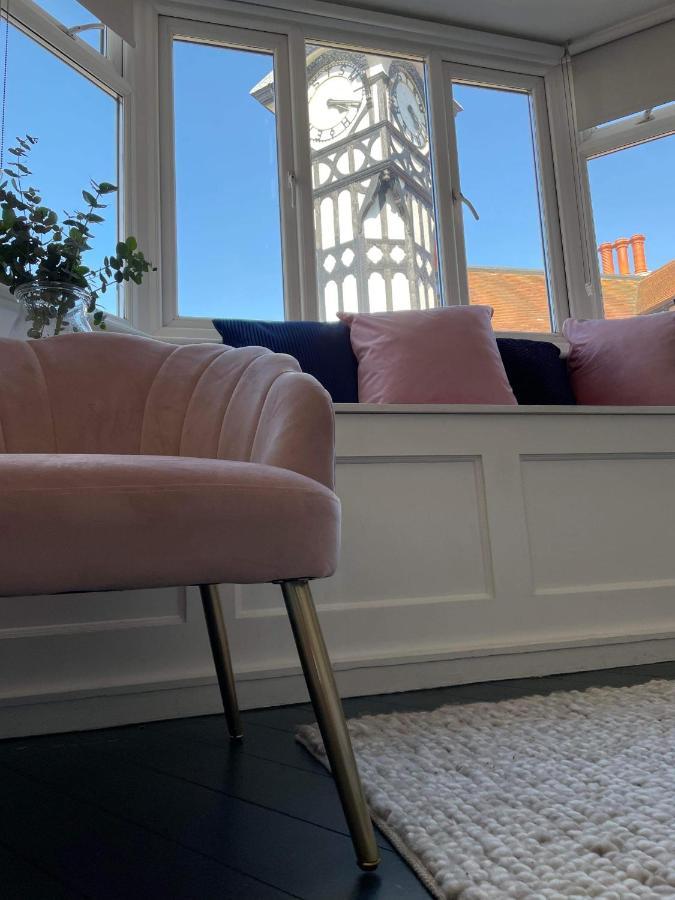 The Clock Tower Apartment - Spacious, Modern, 2 Bed Room Apartment , Southsea With Free Parking - Sleeps 4 Портсмът Екстериор снимка