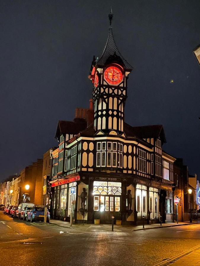The Clock Tower Apartment - Spacious, Modern, 2 Bed Room Apartment , Southsea With Free Parking - Sleeps 4 Портсмът Екстериор снимка