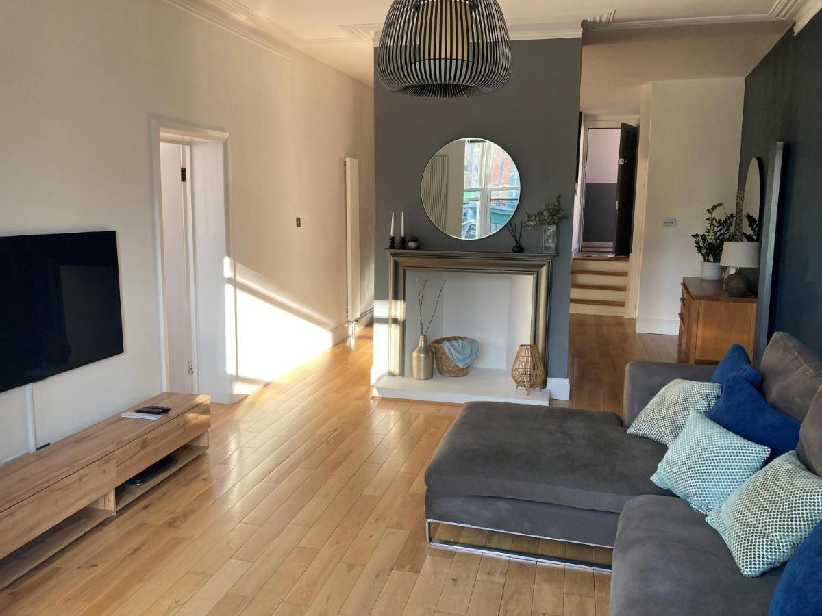 The Clock Tower Apartment - Spacious, Modern, 2 Bed Room Apartment , Southsea With Free Parking - Sleeps 4 Портсмът Екстериор снимка