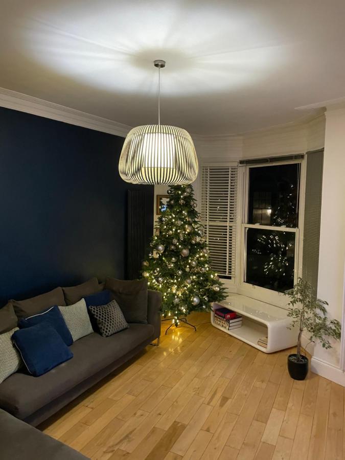 The Clock Tower Apartment - Spacious, Modern, 2 Bed Room Apartment , Southsea With Free Parking - Sleeps 4 Портсмът Екстериор снимка